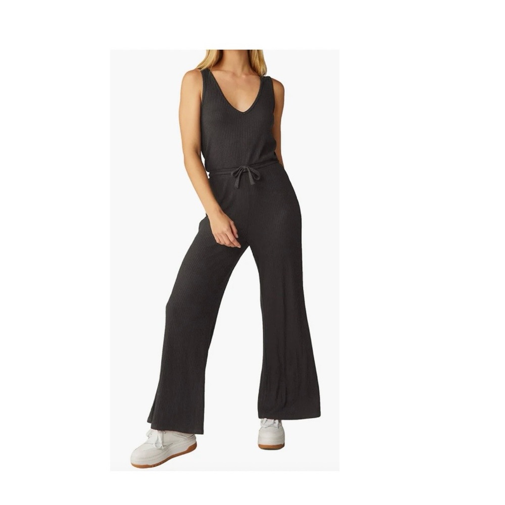 Beyond Yoga Black Sleeveless Jetsetter Jumpsuit.
